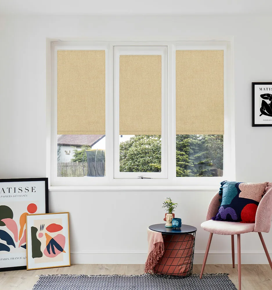 ROLL PF VOILE SANDSHELL WINDOW